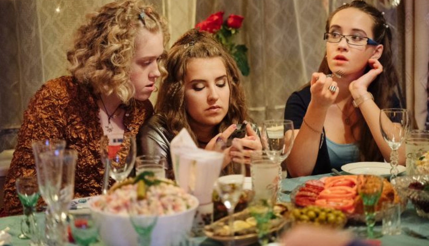 Noslēgusies pusaudžu komēdijas “Tizlenes” filmēšana Noslēgusies pusaudžu komēdijas “Tizlenes” filmēšana