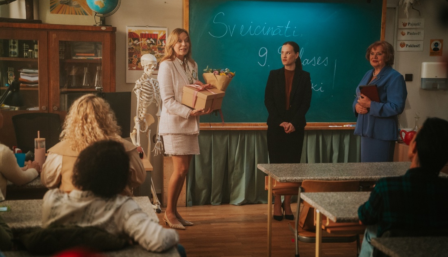 pirmā filmēšanas diena skolas klasē